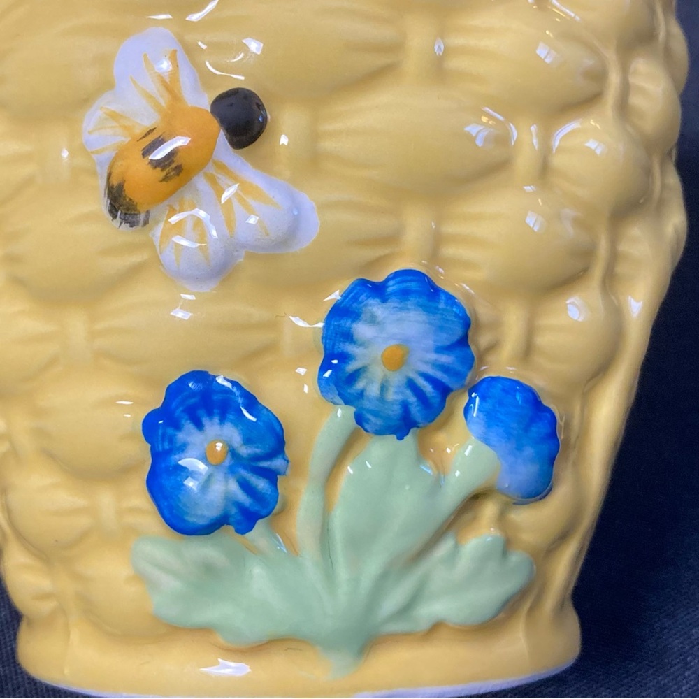 ⭐️ Vintage Bumblebee Nest Wicker Honey Comb 16 oz Ceramic Mug - Picture 9 of 14